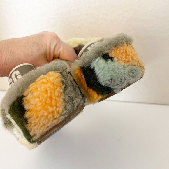 UGG fluff slippers in olive Cali camo with orange. 8 - Picture 6 of 13